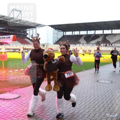 07.12.2025 - St. Pauli X-Mass-Run No. 15 Luisa Fischer http://msf.ph/oto/9381415 07.12.2025 10:45:32 Ziel 791, 1546, 1415, 82, 86, 401, 430, 467, 631, 636, 791, 793, 1096, 1245, 1415, 1419, 1546, 2058, 2086, 2158, 2220, 2355, 2356, 2524, 2525, 2535, 2926, 2934, 3132, 3350, 4876 meine-sportfotos.de
