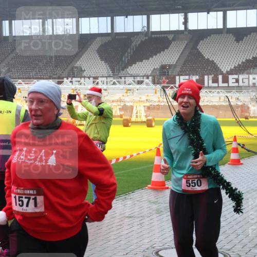 07.12.2025 - St. Pauli X-Mass-Run No. 15 Luisa Fischer http://msf.ph/oto/9381416 07.12.2025 10:11:01 Ziel 671, 15, 1571, 15, 550, 964, 550, 962, 964, 979, 1399, 1426, 1571, 1768, 2083, 2087, 2530, 4358, 4507, 4885 meine-sportfotos.de