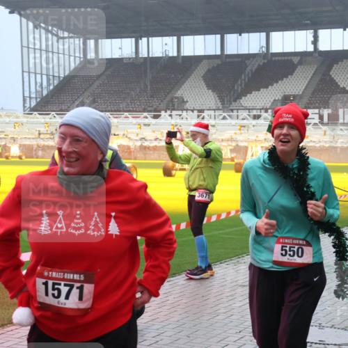 07.12.2025 - St. Pauli X-Mass-Run No. 15 Luisa Fischer http://msf.ph/oto/9381418 07.12.2025 10:11:01 Ziel 15, 1571, 3671, 15, 550, 550, 962, 964, 979, 1399, 1426, 1571, 1768, 2083, 2087, 2530, 4358, 4507, 4885 meine-sportfotos.de