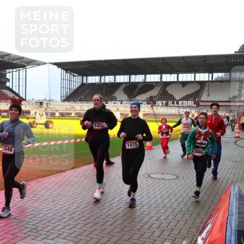 07.12.2025 - St. Pauli X-Mass-Run No. 15 Luisa Fischer http://msf.ph/oto/9381419 07.12.2025 10:45:35 Ziel 1546, 141, 1415, 2525, 2524, 2086, 82, 86, 401, 430, 467, 631, 636, 791, 793, 1096, 1245, 1415, 1419, 1546, 2058, 2086, 2158, 2220, 2355, 2356, 2524, 2525, 2535, 2926, 2934, 3350, 4876 meine-sportfotos.de