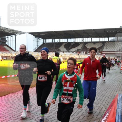 07.12.2025 - St. Pauli X-Mass-Run No. 15 Luisa Fischer http://msf.ph/oto/9381423 07.12.2025 10:45:35 Ziel 1, 14, 1415, 5, 2086, 82, 86, 401, 430, 467, 631, 636, 791, 793, 1096, 1245, 1415, 1419, 1546, 2058, 2086, 2158, 2220, 2355, 2356, 2524, 2525, 2535, 2926, 2934, 3350, 4876 meine-sportfotos.de