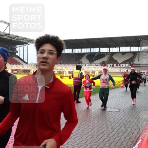 07.12.2025 - St. Pauli X-Mass-Run No. 15 Luisa Fischer http://msf.ph/oto/9381427 07.12.2025 10:45:36 Ziel 15, 14, 5, 1415, 2524, 2525, 2158, 82, 86, 401, 430, 467, 631, 636, 791, 793, 1096, 1245, 1415, 1419, 1546, 2058, 2086, 2158, 2220, 2355, 2356, 2524, 2525, 2535, 2926, 2934, 3350, 4876 meine-sportfotos.de