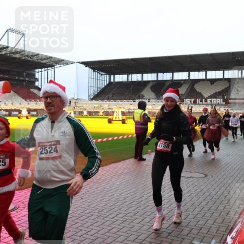 07.12.2025 - St. Pauli X-Mass-Run No. 15 Luisa Fischer http://msf.ph/oto/9381440 07.12.2025 10:45:38 Ziel 5, 2525, 1, 15, 2524, 2158, 636, 82, 86, 401, 430, 467, 631, 636, 791, 793, 1096, 1245, 1415, 1419, 1546, 2058, 2086, 2158, 2220, 2355, 2356, 2524, 2525, 2535, 2926, 2934, 3350, 4876 meine-sportfotos.de