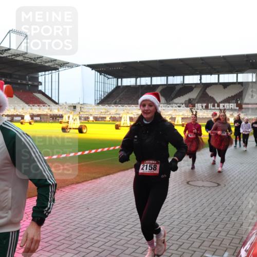07.12.2025 - St. Pauli X-Mass-Run No. 15 Luisa Fischer http://msf.ph/oto/9381442 07.12.2025 10:45:38 Ziel 5, 2524, 15, 2158, 631, 82, 86, 401, 430, 467, 631, 636, 791, 793, 1096, 1245, 1415, 1419, 1546, 2058, 2086, 2158, 2220, 2355, 2356, 2524, 2525, 2535, 2926, 2934, 3350, 4876 meine-sportfotos.de