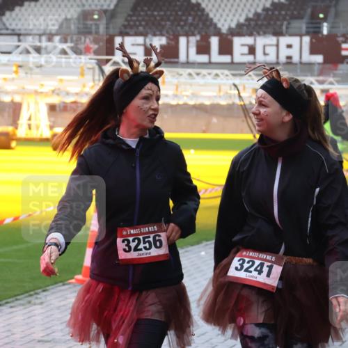 07.12.2025 - St. Pauli X-Mass-Run No. 15 Luisa Fischer http://msf.ph/oto/9381443 07.12.2025 11:17:11 Ziel 15, 3256, 15, 3241, 1017, 1350 meine-sportfotos.de