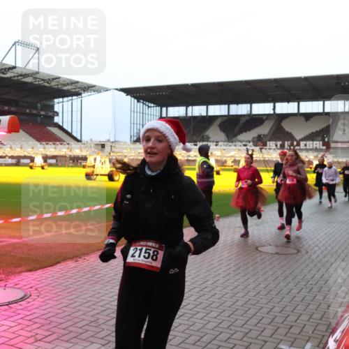 07.12.2025 - St. Pauli X-Mass-Run No. 15 Luisa Fischer http://msf.ph/oto/9381444 07.12.2025 10:45:39 Ziel 2158, 1, 82, 86, 401, 430, 467, 631, 636, 791, 793, 1096, 1245, 1415, 1419, 1546, 2058, 2086, 2158, 2220, 2355, 2356, 2524, 2525, 2535, 2926, 2934, 3350, 4876 meine-sportfotos.de