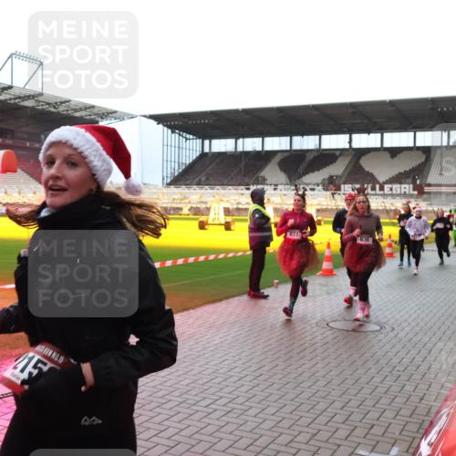 07.12.2025 - St. Pauli X-Mass-Run No. 15 Luisa Fischer http://msf.ph/oto/9381445 07.12.2025 10:45:39 Ziel 15, 15, 15, 631, 636, 82, 86, 401, 430, 467, 631, 636, 791, 793, 1096, 1245, 1415, 1419, 1546, 2058, 2086, 2158, 2220, 2355, 2356, 2524, 2525, 2535, 2926, 2934, 3350, 4876 meine-sportfotos.de