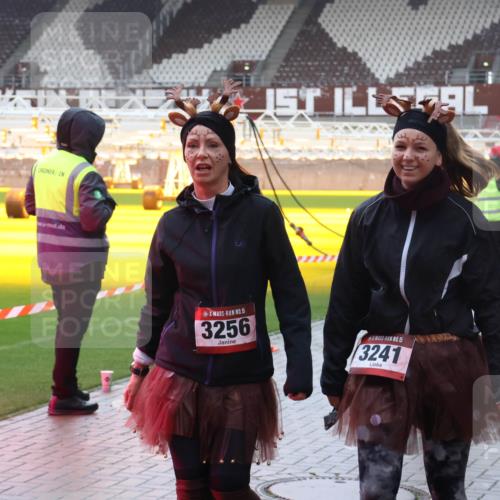 07.12.2025 - St. Pauli X-Mass-Run No. 15 Luisa Fischer http://msf.ph/oto/9381448 07.12.2025 11:17:12 Ziel 15, 3256, 15, 3241, 1017, 1350 meine-sportfotos.de