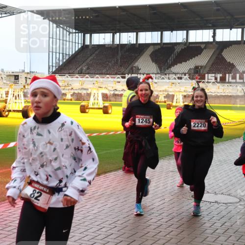 07.12.2025 - St. Pauli X-Mass-Run No. 15 Luisa Fischer http://msf.ph/oto/9381463 07.12.2025 10:45:43 Ziel 5, 82, 1245, 293, 2220, 235, 82, 86, 401, 430, 467, 631, 636, 791, 793, 1096, 1245, 1415, 1419, 1546, 1823, 2058, 2086, 2158, 2220, 2355, 2356, 2524, 2525, 2535, 2926, 2934, 3350, 4860, 4876 meine-sportfotos.de