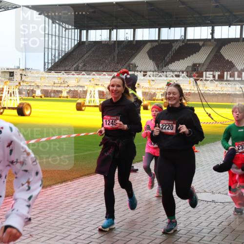 07.12.2025 - St. Pauli X-Mass-Run No. 15 Luisa Fischer http://msf.ph/oto/9381465 07.12.2025 10:45:43 Ziel 5, 2, 1245, 1934, 2220, 2355, 82, 86, 401, 430, 467, 631, 636, 791, 793, 1096, 1245, 1415, 1419, 1546, 1823, 2058, 2086, 2158, 2220, 2355, 2356, 2524, 2525, 2535, 2926, 2934, 3350, 4860, 4876 meine-sportfotos.de