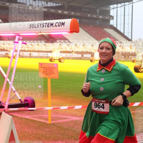 07.12.2025 - St. Pauli X-Mass-Run No. 15 Luisa Fischer http://msf.ph/oto/9381466 07.12.2025 10:11:11 Ziel 30, 15, 964, 57, 550, 964, 979, 983, 1148, 1149, 1150, 1426, 1571, 1768, 1929, 1935, 2083, 2087, 2530, 4885 meine-sportfotos.de
