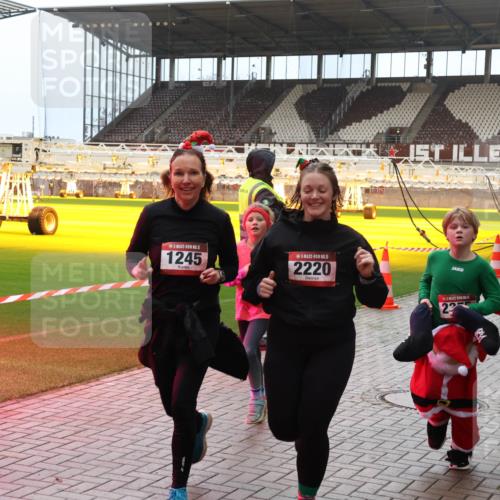 07.12.2025 - St. Pauli X-Mass-Run No. 15 Luisa Fischer http://msf.ph/oto/9381467 07.12.2025 10:45:43 Ziel 5, 1245, 5, 2220, 2356, 82, 86, 401, 430, 467, 631, 636, 791, 793, 1096, 1245, 1415, 1419, 1546, 1823, 2058, 2086, 2158, 2220, 2355, 2356, 2524, 2525, 2535, 2926, 2934, 3350, 4860, 4876 meine-sportfotos.de
