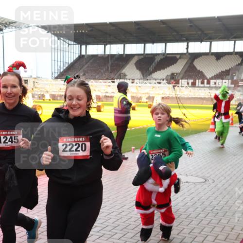 07.12.2025 - St. Pauli X-Mass-Run No. 15 Luisa Fischer http://msf.ph/oto/9381471 07.12.2025 10:45:44 Ziel 15, 1245, 15, 2220, 2255, 82, 86, 401, 430, 467, 631, 636, 791, 793, 1096, 1245, 1415, 1419, 1546, 1823, 2058, 2086, 2158, 2220, 2355, 2356, 2524, 2525, 2535, 2926, 2934, 3350, 4860, 4876 meine-sportfotos.de