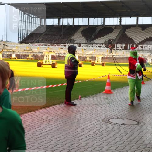 07.12.2025 - St. Pauli X-Mass-Run No. 15 Luisa Fischer http://msf.ph/oto/9381477 07.12.2025 10:45:45 Ziel 926, 2356, 82, 86, 401, 430, 467, 631, 636, 791, 793, 1096, 1245, 1415, 1419, 1546, 1823, 2086, 2158, 2220, 2355, 2356, 2524, 2525, 2535, 2926, 2934, 3350, 4854, 4860, 4876 meine-sportfotos.de