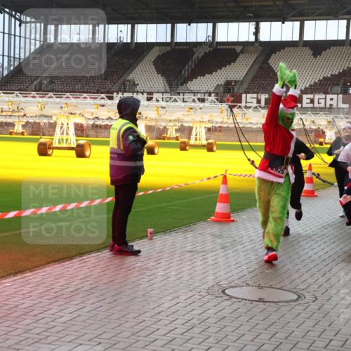 07.12.2025 - St. Pauli X-Mass-Run No. 15 Luisa Fischer http://msf.ph/oto/9381479 07.12.2025 10:45:45 Ziel 4926, 2356, 82, 86, 401, 430, 467, 631, 636, 791, 793, 1096, 1245, 1415, 1419, 1546, 1823, 2086, 2158, 2220, 2355, 2356, 2524, 2525, 2535, 2926, 2934, 3350, 4854, 4860, 4876 meine-sportfotos.de