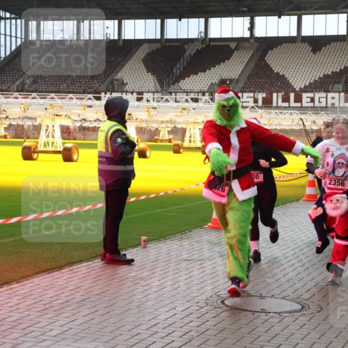 07.12.2025 - St. Pauli X-Mass-Run No. 15 Luisa Fischer http://msf.ph/oto/9381483 07.12.2025 10:45:46 Ziel 30, 2356, 1096, 82, 86, 401, 430, 467, 631, 636, 791, 793, 1096, 1245, 1415, 1419, 1546, 1823, 2086, 2158, 2220, 2355, 2356, 2524, 2525, 2535, 2926, 2934, 3350, 4854, 4860, 4876 meine-sportfotos.de