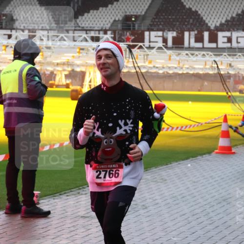 07.12.2025 - St. Pauli X-Mass-Run No. 15 Luisa Fischer http://msf.ph/oto/9381484 07.12.2025 11:17:38 Ziel 15, 2766, 153, 551, 1122, 1125, 1127, 1130, 1340, 1529, 1531, 1686, 2477, 2766, 2846, 2849 meine-sportfotos.de
