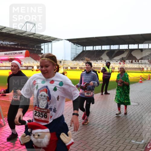 07.12.2025 - St. Pauli X-Mass-Run No. 15 Luisa Fischer http://msf.ph/oto/9381500 07.12.2025 10:45:49 Ziel 30, 15, 2356, 096, 401, 2899, 82, 401, 430, 467, 631, 636, 791, 793, 1096, 1245, 1415, 1419, 1546, 1823, 2086, 2158, 2220, 2355, 2356, 2524, 2525, 2535, 2926, 2934, 3350, 3835, 3838, 4854, 4860, 4876 meine-sportfotos.de