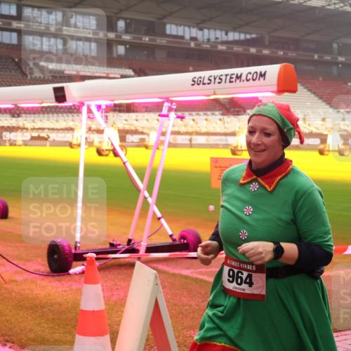 07.12.2025 - St. Pauli X-Mass-Run No. 15 Luisa Fischer http://msf.ph/oto/9381506 07.12.2025 10:11:11 Ziel 15, 964, 57, 550, 964, 979, 983, 1148, 1149, 1150, 1426, 1571, 1768, 1929, 1935, 2083, 2087, 2530, 4885 meine-sportfotos.de