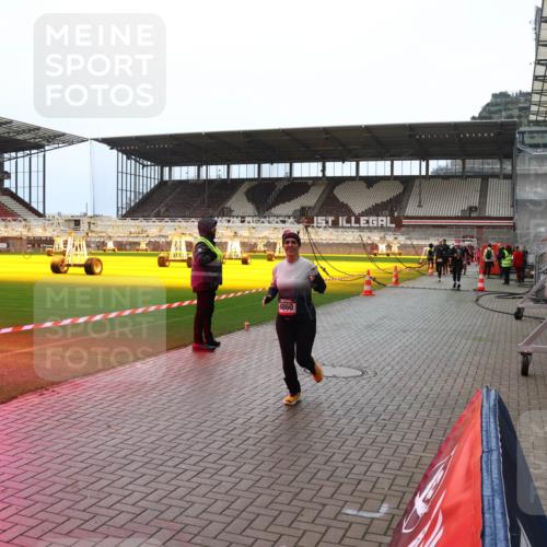 07.12.2025 - St. Pauli X-Mass-Run No. 15 Luisa Fischer http://msf.ph/oto/9381507 07.12.2025 10:46:01 Ziel 4860, 82, 401, 430, 467, 631, 636, 1041, 1096, 1245, 1419, 1715, 1823, 2076, 2079, 2086, 2089, 2158, 2218, 2220, 2324, 2326, 2355, 2356, 2524, 2525, 2535, 2926, 2934, 3350, 3835, 3838, 4616, 4619, 4620, 4762, 4854, 4860 meine-sportfotos.de