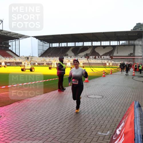 07.12.2025 - St. Pauli X-Mass-Run No. 15 Luisa Fischer http://msf.ph/oto/9381508 07.12.2025 10:46:01 Ziel 4860, 82, 401, 430, 467, 631, 636, 1041, 1096, 1245, 1419, 1715, 1823, 2076, 2079, 2086, 2089, 2158, 2218, 2220, 2324, 2326, 2355, 2356, 2524, 2525, 2535, 2926, 2934, 3350, 3835, 3838, 4616, 4619, 4620, 4762, 4854, 4860 meine-sportfotos.de