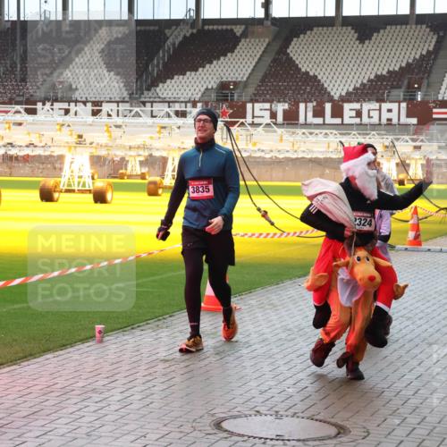 07.12.2025 - St. Pauli X-Mass-Run No. 15 Luisa Fischer http://msf.ph/oto/9381525 07.12.2025 10:46:13 Ziel 3835, 2324, 2326, 82, 401, 430, 467, 908, 1041, 1094, 1096, 1715, 1823, 2076, 2079, 2080, 2089, 2218, 2220, 2324, 2326, 2355, 2356, 2423, 2535, 2733, 2734, 2926, 2934, 3835, 3838, 4616, 4619, 4620, 4762, 4854, 4860 meine-sportfotos.de