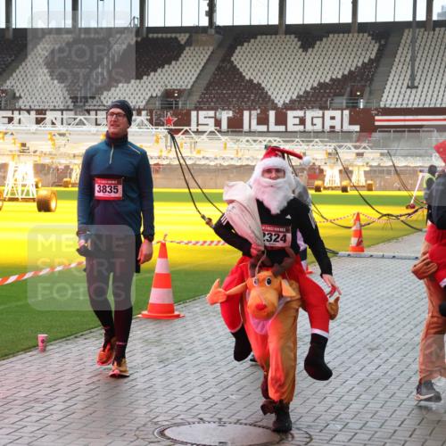07.12.2025 - St. Pauli X-Mass-Run No. 15 Luisa Fischer http://msf.ph/oto/9381529 07.12.2025 10:46:13 Ziel 3835, 324, 82, 401, 430, 467, 908, 1041, 1094, 1096, 1715, 1823, 2076, 2079, 2080, 2089, 2218, 2220, 2324, 2326, 2355, 2356, 2423, 2535, 2733, 2734, 2926, 2934, 3835, 3838, 4616, 4619, 4620, 4762, 4854, 4860 meine-sportfotos.de