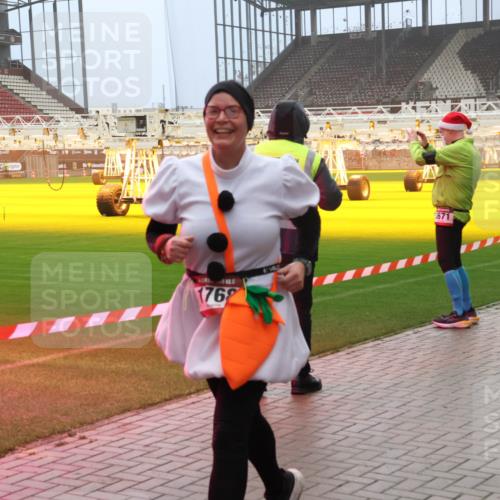 07.12.2025 - St. Pauli X-Mass-Run No. 15 Luisa Fischer http://msf.ph/oto/9381532 07.12.2025 10:11:19 Ziel 1762, 671, 57, 550, 964, 979, 983, 1148, 1149, 1150, 1426, 1571, 1768, 1929, 1935, 2530, 4885 meine-sportfotos.de