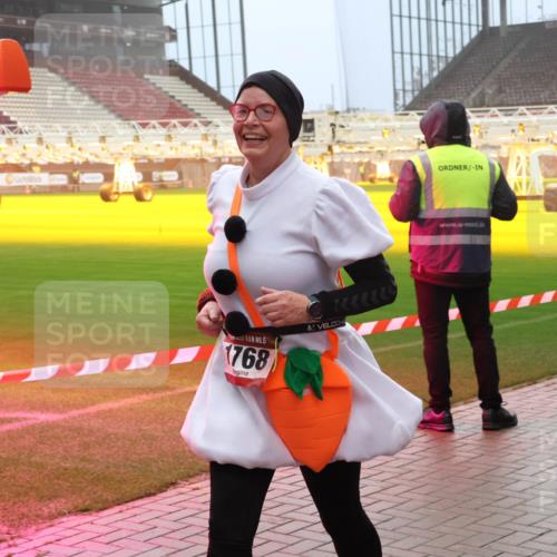 07.12.2025 - St. Pauli X-Mass-Run No. 15 Luisa Fischer http://msf.ph/oto/9381534 07.12.2025 10:11:19 Ziel 15, 1768, 671, 57, 550, 964, 979, 983, 1148, 1149, 1150, 1426, 1571, 1768, 1929, 1935, 2530, 4885 meine-sportfotos.de