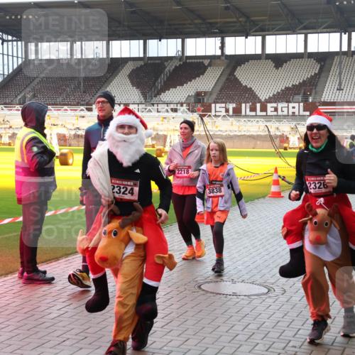 07.12.2025 - St. Pauli X-Mass-Run No. 15 Luisa Fischer http://msf.ph/oto/9381537 07.12.2025 10:46:15 Ziel 5, 2324, 2218, 3838, 2326, 4619, 162, 178, 183, 401, 430, 467, 908, 1041, 1094, 1096, 1715, 1823, 1955, 2076, 2079, 2080, 2089, 2218, 2324, 2326, 2334, 2355, 2356, 2423, 2535, 2733, 2734, 2926, 2934, 3835, 3838, 4616, 4619, 4620, 4762, 4854, 4860 meine-sportfotos.de