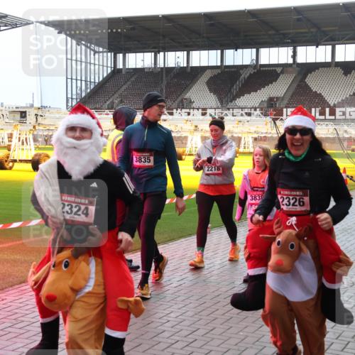 07.12.2025 - St. Pauli X-Mass-Run No. 15 Luisa Fischer http://msf.ph/oto/9381542 07.12.2025 10:46:15 Ziel 2324, 3835, 2218, 3838, 2326, 4611, 162, 178, 183, 401, 430, 467, 908, 1041, 1094, 1096, 1715, 1823, 1955, 2076, 2079, 2080, 2089, 2218, 2324, 2326, 2334, 2355, 2356, 2423, 2535, 2733, 2734, 2926, 2934, 3835, 3838, 4616, 4619, 4620, 4762, 4854, 4860 meine-sportfotos.de