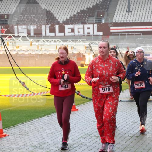 07.12.2025 - St. Pauli X-Mass-Run No. 15 Luisa Fischer http://msf.ph/oto/9381544 07.12.2025 10:11:27 Ziel 983, 15, 979, 5, 2530, 1935, 1150, 57, 964, 979, 983, 1148, 1149, 1150, 1426, 1768, 1929, 1935, 1969, 2530, 3815, 4885 meine-sportfotos.de