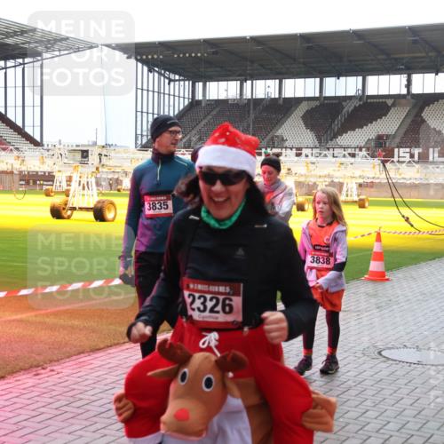 07.12.2025 - St. Pauli X-Mass-Run No. 15 Luisa Fischer http://msf.ph/oto/9381548 07.12.2025 10:46:16 Ziel 3835, 2326, 3838, 461, 162, 178, 183, 401, 430, 467, 908, 1041, 1094, 1096, 1715, 1823, 1955, 2076, 2079, 2080, 2089, 2218, 2324, 2326, 2334, 2355, 2356, 2423, 2535, 2733, 2734, 2926, 3835, 3838, 4616, 4619, 4620, 4762, 4854, 4860 meine-sportfotos.de
