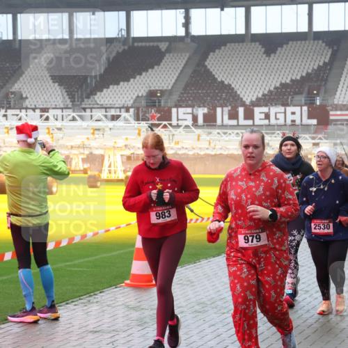07.12.2025 - St. Pauli X-Mass-Run No. 15 Luisa Fischer http://msf.ph/oto/9381554 07.12.2025 10:11:28 Ziel 983, 5, 979, 2530, 1149, 1150, 57, 979, 983, 1148, 1149, 1150, 1426, 1768, 1929, 1935, 1969, 2530, 3354, 3815, 4499, 4525, 4885 meine-sportfotos.de
