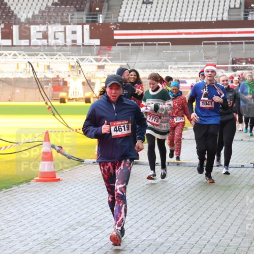07.12.2025 - St. Pauli X-Mass-Run No. 15 Luisa Fischer http://msf.ph/oto/9381563 07.12.2025 10:46:19 Ziel 4619, 1715, 1041, 2076, 38, 41, 162, 178, 183, 908, 1041, 1094, 1715, 1823, 1955, 2076, 2079, 2080, 2089, 2216, 2218, 2324, 2326, 2334, 2423, 2535, 2574, 2733, 2734, 3835, 3838, 4616, 4619, 4620, 4762, 4854, 4860 meine-sportfotos.de