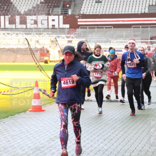07.12.2025 - St. Pauli X-Mass-Run No. 15 Luisa Fischer http://msf.ph/oto/9381565 07.12.2025 10:46:19 Ziel 4619, 1715, 26, 1041, 1, 1, 38, 41, 162, 178, 183, 908, 1041, 1094, 1715, 1823, 1955, 2076, 2079, 2080, 2089, 2216, 2218, 2324, 2326, 2334, 2423, 2535, 2574, 2733, 2734, 3835, 3838, 4616, 4619, 4620, 4762, 4854, 4860 meine-sportfotos.de