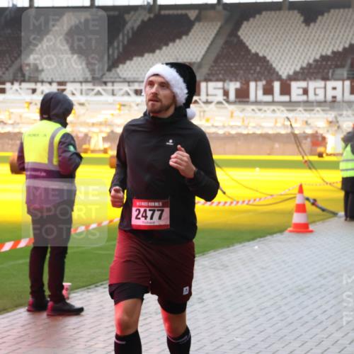07.12.2025 - St. Pauli X-Mass-Run No. 15 Luisa Fischer http://msf.ph/oto/9381570 07.12.2025 11:17:46 Ziel 2477, 551, 845, 1122, 1125, 1127, 1130, 1340, 1529, 1531, 1686, 2477, 2766, 2846, 2849 meine-sportfotos.de