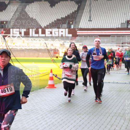 07.12.2025 - St. Pauli X-Mass-Run No. 15 Luisa Fischer http://msf.ph/oto/9381575 07.12.2025 10:46:21 Ziel 15, 4619, 104, 38, 41, 162, 178, 183, 908, 1041, 1094, 1715, 1823, 1955, 2076, 2079, 2080, 2082, 2089, 2216, 2218, 2324, 2326, 2334, 2423, 2574, 2733, 2734, 3835, 3838, 4616, 4619, 4620, 4762, 4854, 4860 meine-sportfotos.de