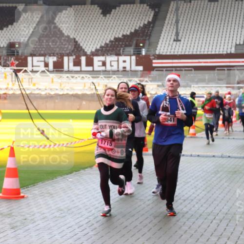 07.12.2025 - St. Pauli X-Mass-Run No. 15 Luisa Fischer http://msf.ph/oto/9381583 07.12.2025 10:46:22 Ziel 1715, 6843, 041, 38, 41, 162, 168, 178, 183, 908, 1041, 1094, 1715, 1823, 1955, 2076, 2079, 2080, 2082, 2089, 2216, 2218, 2324, 2326, 2334, 2423, 2574, 2733, 2734, 3835, 3838, 4616, 4619, 4620, 4762, 4854, 4860 meine-sportfotos.de