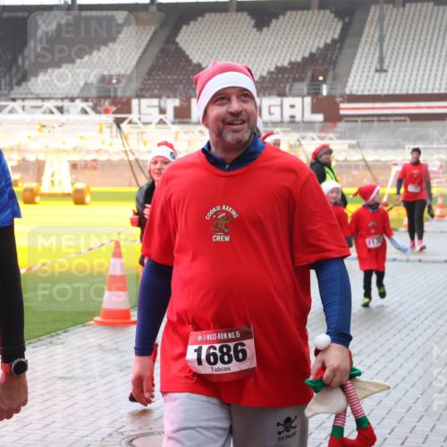 07.12.2025 - St. Pauli X-Mass-Run No. 15 Luisa Fischer http://msf.ph/oto/9381598 07.12.2025 11:17:56 Ziel 15, 1686, 551, 845, 1122, 1125, 1127, 1130, 1340, 1529, 1531, 1686, 2477, 2766, 2846, 2849, 2915 meine-sportfotos.de
