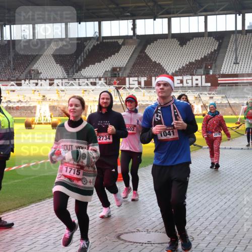 07.12.2025 - St. Pauli X-Mass-Run No. 15 Luisa Fischer http://msf.ph/oto/9381599 07.12.2025 10:46:24 Ziel 1, 2734, 402, 1041, 1, 5, 1715, 2076, 1094, 162, 38, 41, 153, 162, 168, 178, 183, 908, 1041, 1094, 1715, 1823, 1955, 2076, 2079, 2080, 2082, 2089, 2216, 2218, 2324, 2326, 2334, 2423, 2574, 2733, 2734, 3835, 3838, 4616, 4619, 4620, 4762, 4854, 4860 meine-sportfotos.de