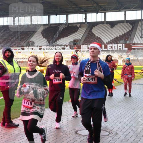 07.12.2025 - St. Pauli X-Mass-Run No. 15 Luisa Fischer http://msf.ph/oto/9381602 07.12.2025 10:46:24 Ziel 15, 2734, 102, 15, 1715, 2076, 1041, 1094, 162, 38, 41, 153, 162, 168, 178, 183, 908, 1041, 1094, 1715, 1823, 1955, 2076, 2079, 2080, 2082, 2089, 2216, 2218, 2324, 2326, 2334, 2423, 2574, 2733, 2734, 3835, 3838, 4616, 4619, 4620, 4762, 4854, 4860 meine-sportfotos.de