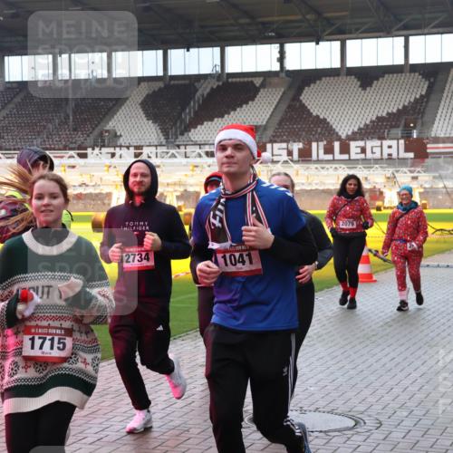07.12.2025 - St. Pauli X-Mass-Run No. 15 Luisa Fischer http://msf.ph/oto/9381603 07.12.2025 10:46:25 Ziel 2734, 1041, 15, 1715, 2079, 1054, 162, 908, 38, 41, 153, 162, 168, 178, 183, 908, 1041, 1094, 1715, 1823, 1955, 2076, 2079, 2080, 2082, 2089, 2216, 2218, 2324, 2326, 2334, 2423, 2574, 2733, 2734, 3835, 3838, 4616, 4619, 4620, 4762, 4854, 4860 meine-sportfotos.de