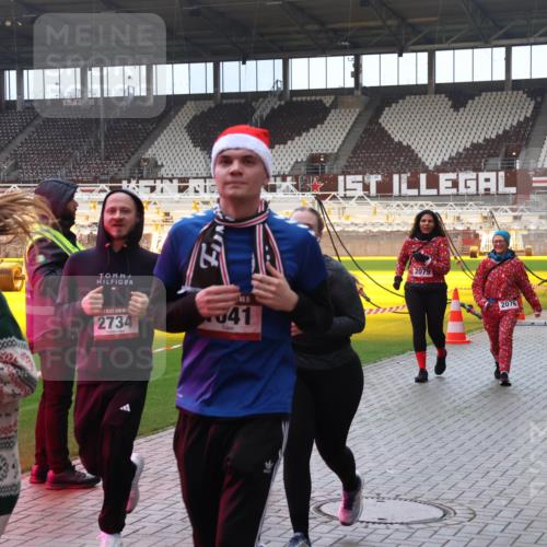 07.12.2025 - St. Pauli X-Mass-Run No. 15 Luisa Fischer http://msf.ph/oto/9381606 07.12.2025 10:46:25 Ziel 1715, 2734, 5, 41, 2079, 2076, 1094, 908, 162, 38, 41, 153, 162, 168, 178, 183, 908, 1041, 1094, 1715, 1823, 1955, 2076, 2079, 2080, 2082, 2089, 2216, 2218, 2324, 2326, 2334, 2423, 2574, 2733, 2734, 3835, 3838, 4616, 4619, 4620, 4762, 4854, 4860 meine-sportfotos.de