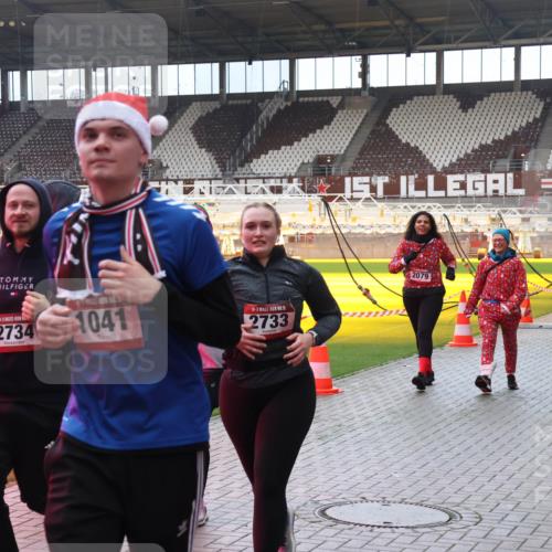 07.12.2025 - St. Pauli X-Mass-Run No. 15 Luisa Fischer http://msf.ph/oto/9381609 07.12.2025 10:46:25 Ziel 2734, 1041, 5, 2733, 2079, 162, 908, 38, 41, 153, 162, 168, 178, 183, 908, 1041, 1094, 1715, 1823, 1955, 2076, 2079, 2080, 2082, 2089, 2216, 2218, 2324, 2326, 2334, 2423, 2574, 2733, 2734, 3835, 3838, 4616, 4619, 4620, 4762, 4854, 4860 meine-sportfotos.de