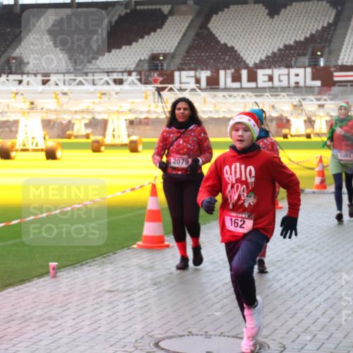 07.12.2025 - St. Pauli X-Mass-Run No. 15 Luisa Fischer http://msf.ph/oto/9381621 07.12.2025 10:46:27 Ziel 2079, 1044, 162, 38, 41, 153, 162, 168, 178, 183, 908, 914, 917, 1041, 1094, 1715, 1823, 1955, 2076, 2079, 2080, 2082, 2089, 2216, 2218, 2303, 2306, 2324, 2326, 2334, 2423, 2574, 2733, 2734, 3835, 3838, 4589, 4616, 4619, 4620, 4762, 4854, 4860 meine-sportfotos.de