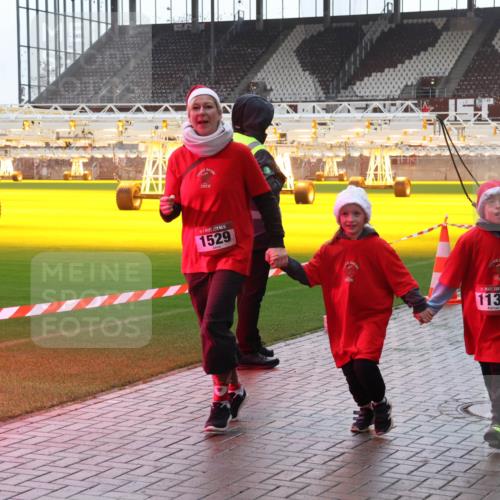 07.12.2025 - St. Pauli X-Mass-Run No. 15 Luisa Fischer http://msf.ph/oto/9381622 07.12.2025 11:18:01 Ziel 1529, 1130, 551, 845, 1122, 1125, 1127, 1130, 1340, 1529, 1531, 1686, 2477, 2766, 2846, 2849, 2915, 4627 meine-sportfotos.de