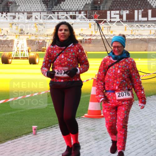 07.12.2025 - St. Pauli X-Mass-Run No. 15 Luisa Fischer http://msf.ph/oto/9381633 07.12.2025 10:46:29 Ziel 207, 2076, 1094, 38, 41, 153, 162, 168, 178, 183, 908, 914, 917, 1040, 1041, 1094, 1715, 1823, 1955, 2076, 2079, 2080, 2082, 2089, 2216, 2218, 2303, 2306, 2324, 2326, 2334, 2423, 2574, 2733, 2734, 2960, 3835, 3838, 4589, 4616, 4619, 4620, 4762, 4854 meine-sportfotos.de