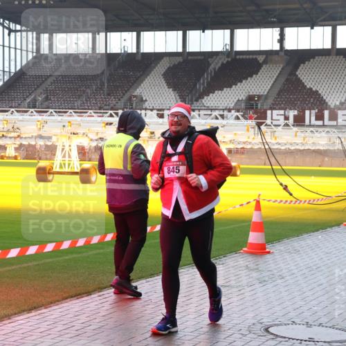 07.12.2025 - St. Pauli X-Mass-Run No. 15 Luisa Fischer http://msf.ph/oto/9381634 07.12.2025 11:18:11 Ziel 845, 551, 845, 1122, 1125, 1127, 1130, 1529, 1686, 2477, 2766, 2846, 2849, 2915, 3221, 4627 meine-sportfotos.de