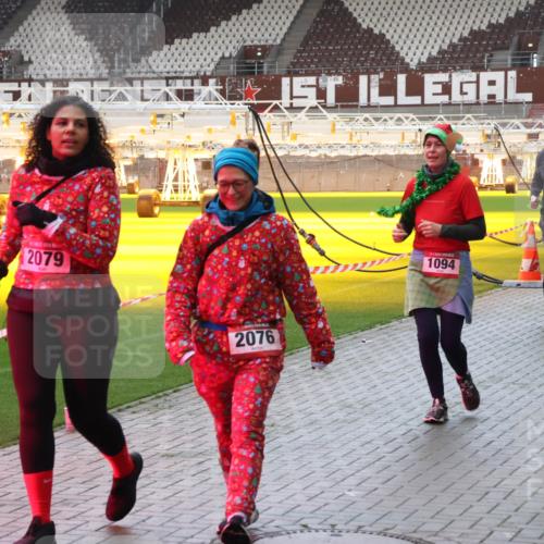 07.12.2025 - St. Pauli X-Mass-Run No. 15 Luisa Fischer http://msf.ph/oto/9381638 07.12.2025 10:46:29 Ziel 2079, 2076, 1094, 2423, 908, 38, 41, 153, 162, 168, 178, 183, 908, 914, 917, 1040, 1041, 1094, 1715, 1823, 1955, 2076, 2079, 2080, 2082, 2089, 2216, 2218, 2303, 2306, 2324, 2326, 2334, 2423, 2574, 2733, 2734, 2960, 3835, 3838, 4589, 4616, 4619, 4620, 4762, 4854 meine-sportfotos.de